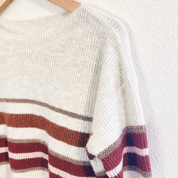 Women’s Contrast Striped Pullover Sweater - Picture 2 of 5